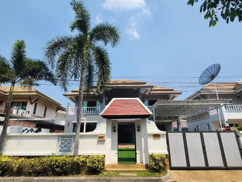 Deluxe Pool Close To And Walking Street! Villa