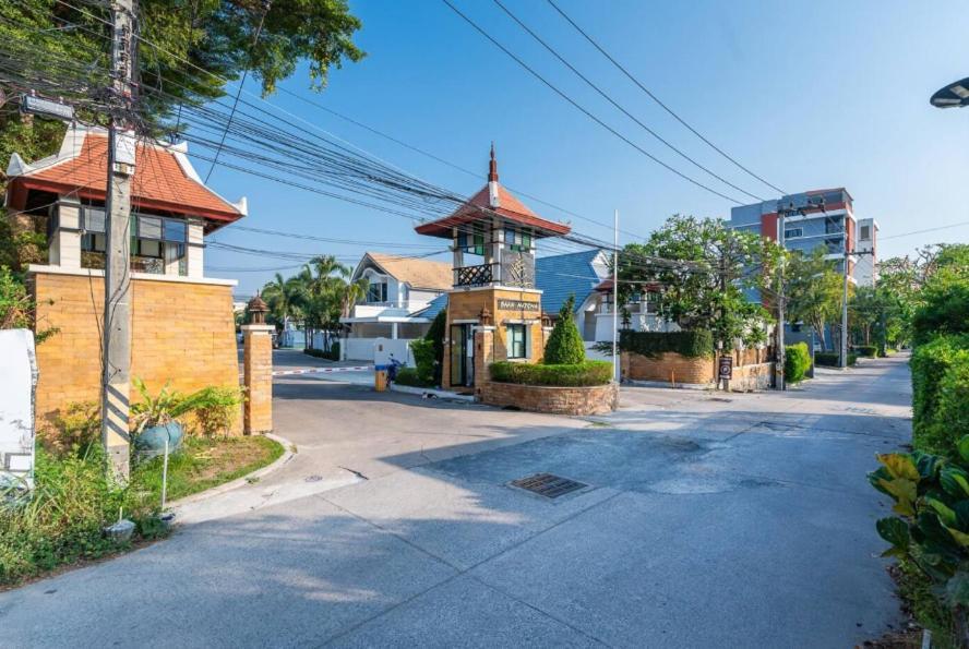 Deluxe Pool Close To And Walking Street! Villa Pattaya