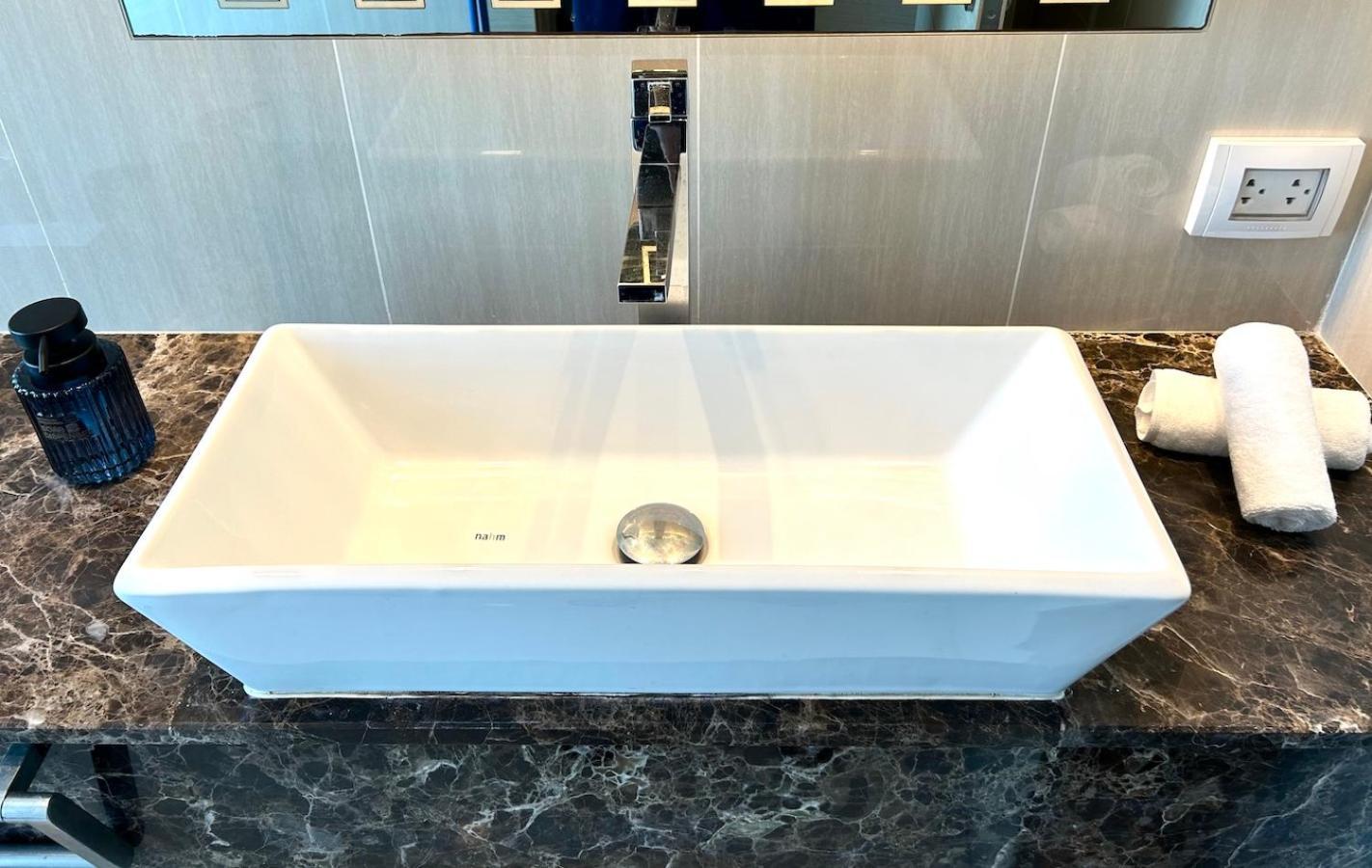 Apartment Oceanfront Luxury In With Private And Inifinity Pool - Not A 30 Day Minimum Pattaya