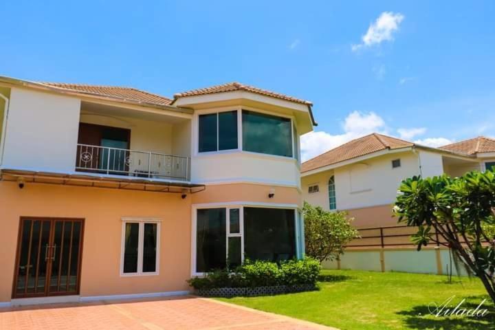 Wonderland Pool Rumah percutian *