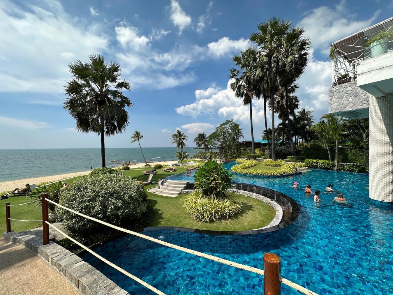 Oceanfront Luxury In With Private And Inifinity Pool - Not A 30 Day Minimum Pattaya
