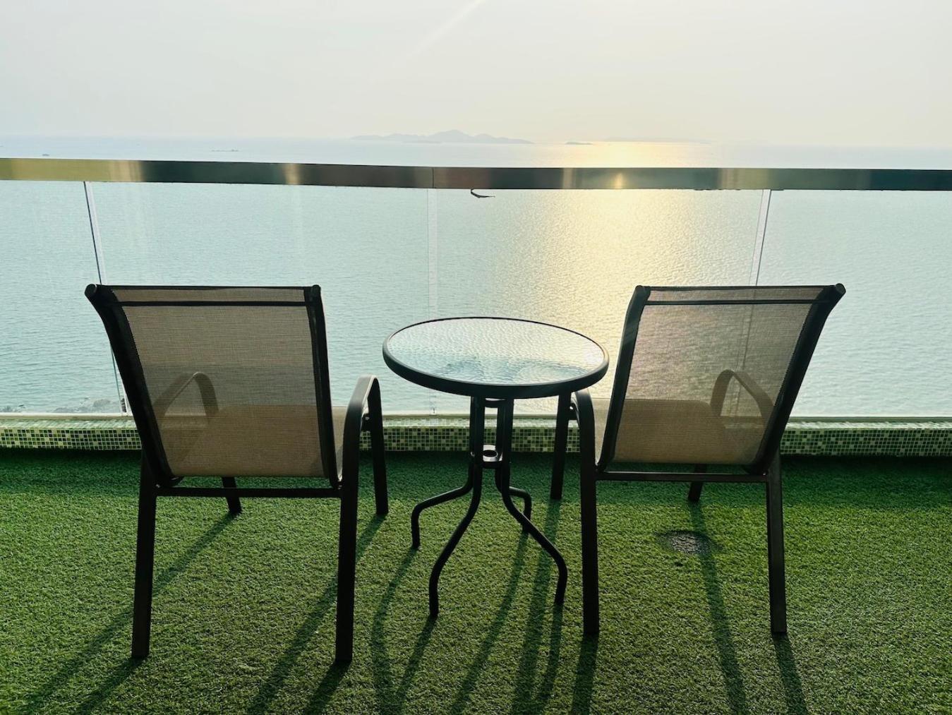 Oceanfront Luxury In With Private And Inifinity Pool - Not A 30 Day Minimum Apartment Pattaya