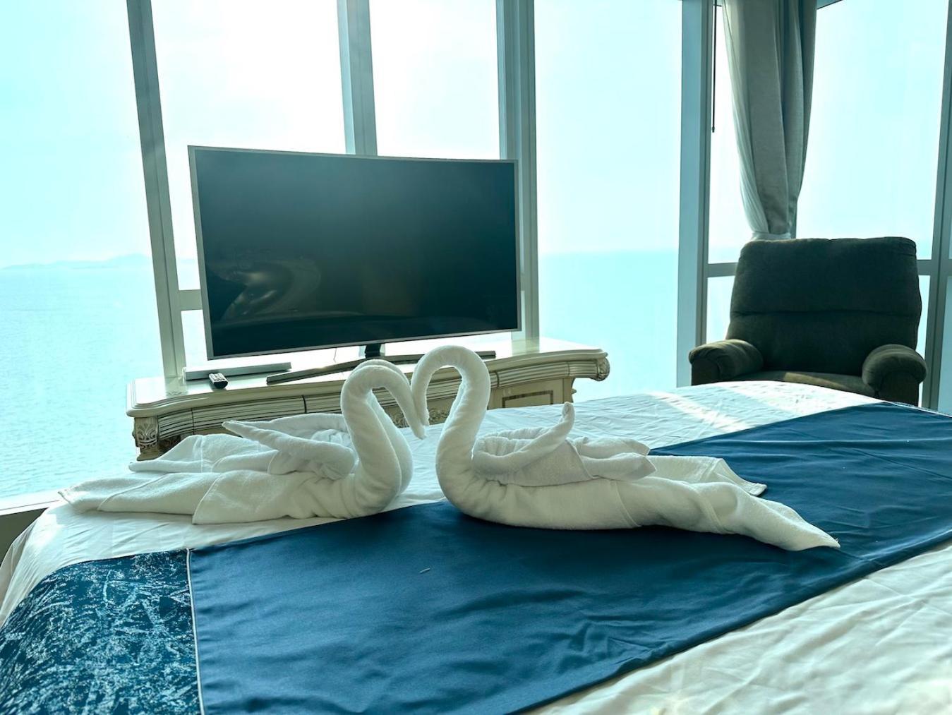 Apartment Oceanfront Luxury In With Private And Inifinity Pool - Not A 30 Day Minimum