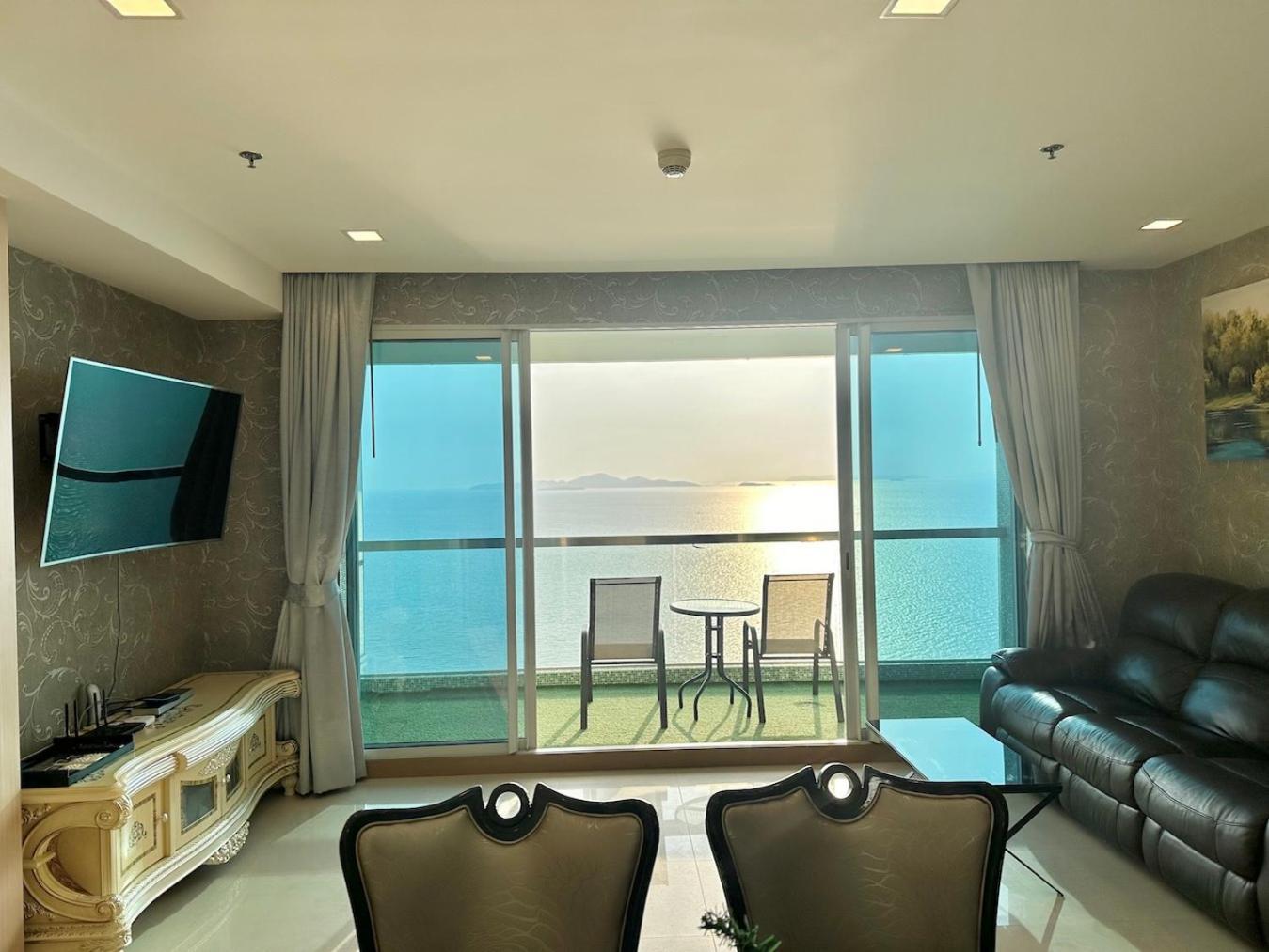 Oceanfront Luxury In With Private And Inifinity Pool - Not A 30 Day Minimum Pattaya