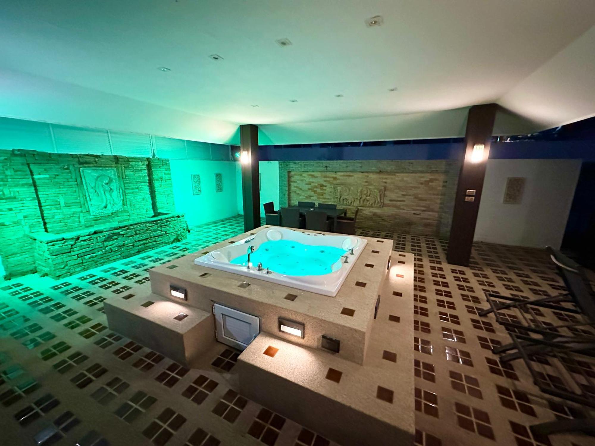 Private Pool & Jacuzzi Villa, Phratumnak, - 600m From The Beach, 711 Nearby Vila