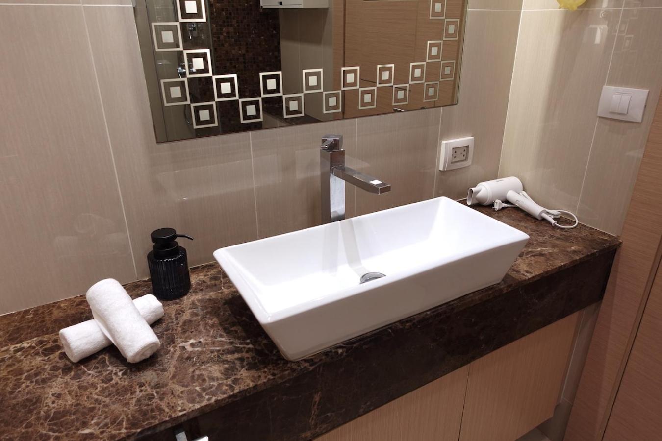 Oceanfront Luxury In With Private And Inifinity Pool - Not A 30 Day Minimum Pattaya