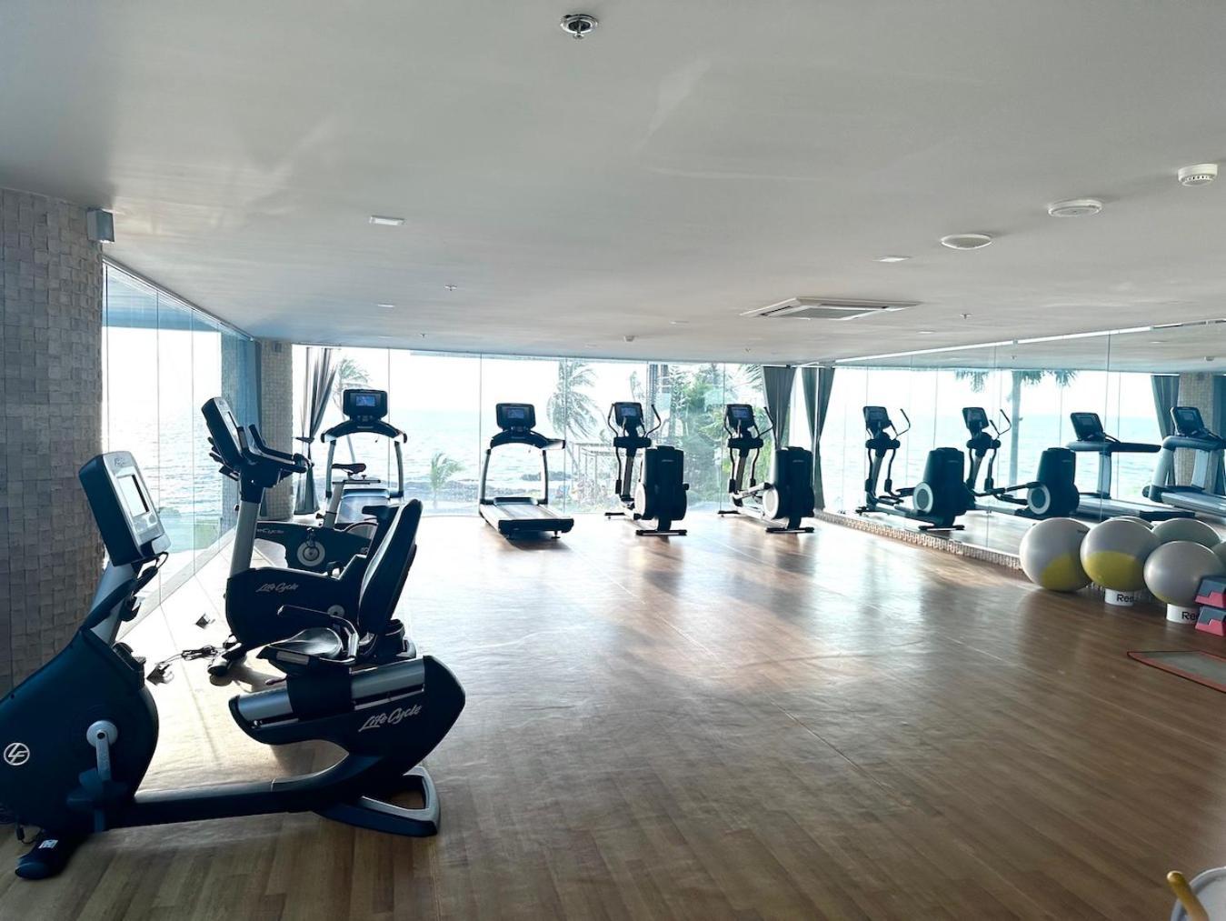 Oceanfront Luxury In With Private And Inifinity Pool - Not A 30 Day Minimum * Pattaya