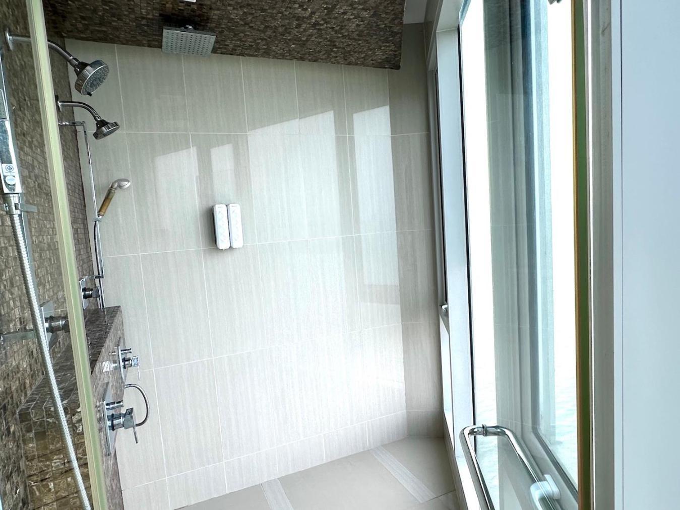 Oceanfront Luxury In With Private And Inifinity Pool - Not A 30 Day Minimum Pattaya