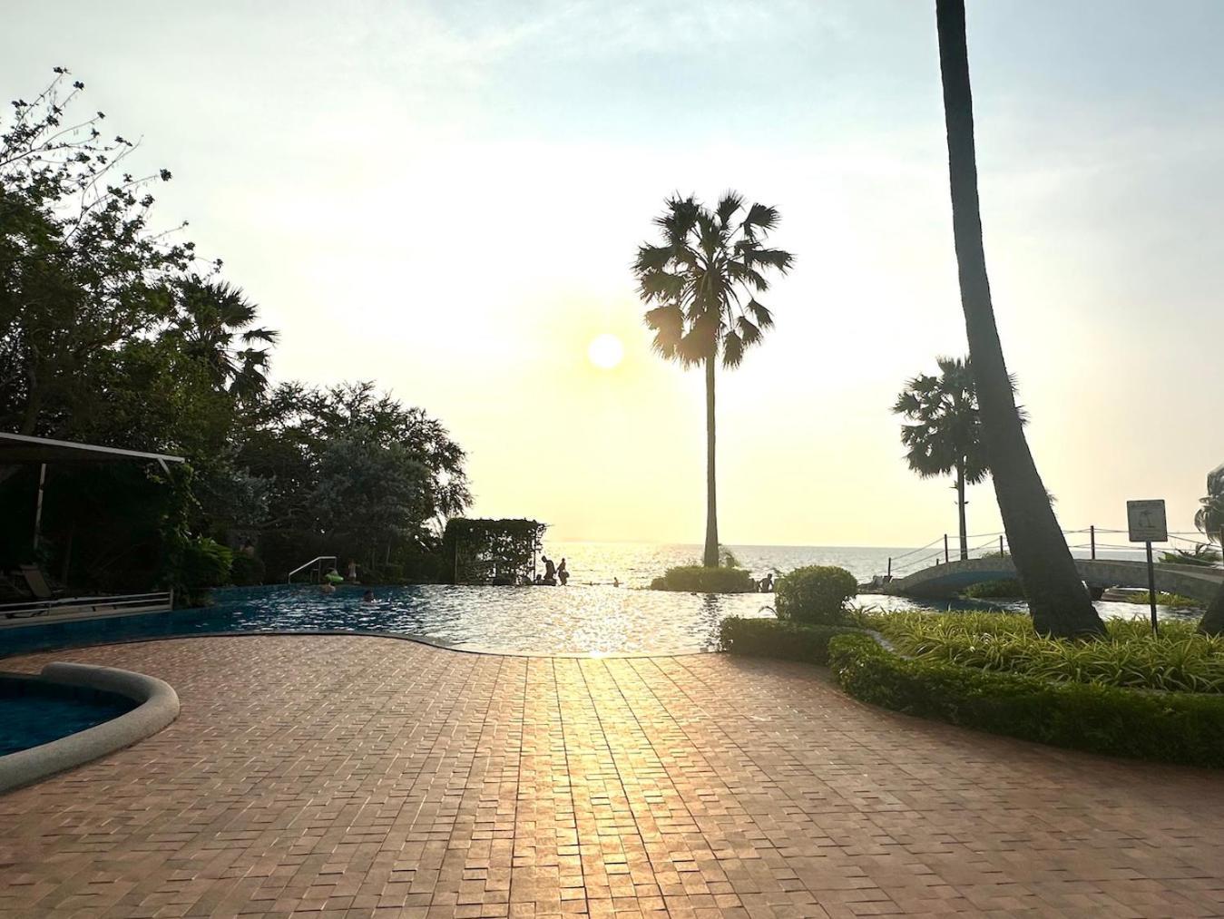 Apartment Oceanfront Luxury In With Private And Inifinity Pool - Not A 30 Day Minimum Pattaya