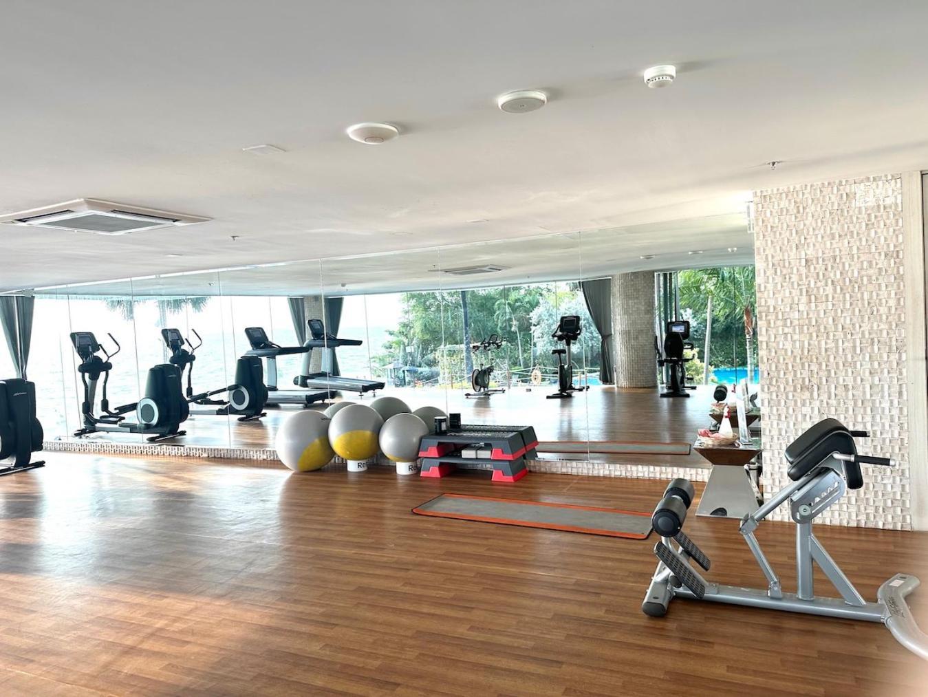 Oceanfront Luxury In With Private And Inifinity Pool - Not A 30 Day Minimum Pattaya