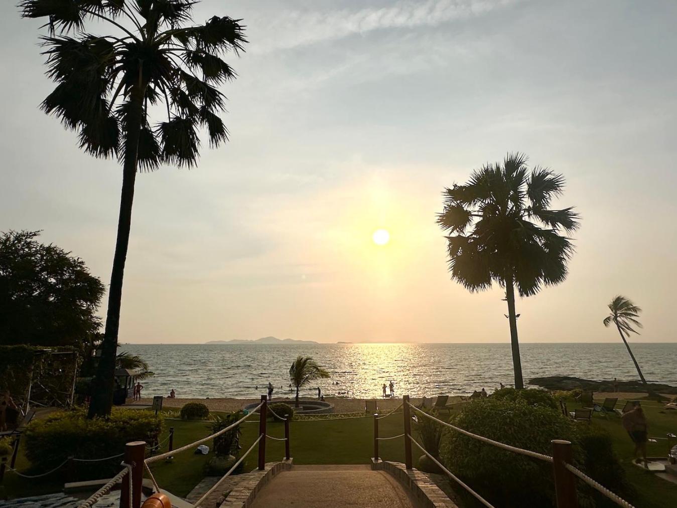 Oceanfront Luxury In With Private And Inifinity Pool - Not A 30 Day Minimum * Pattaya