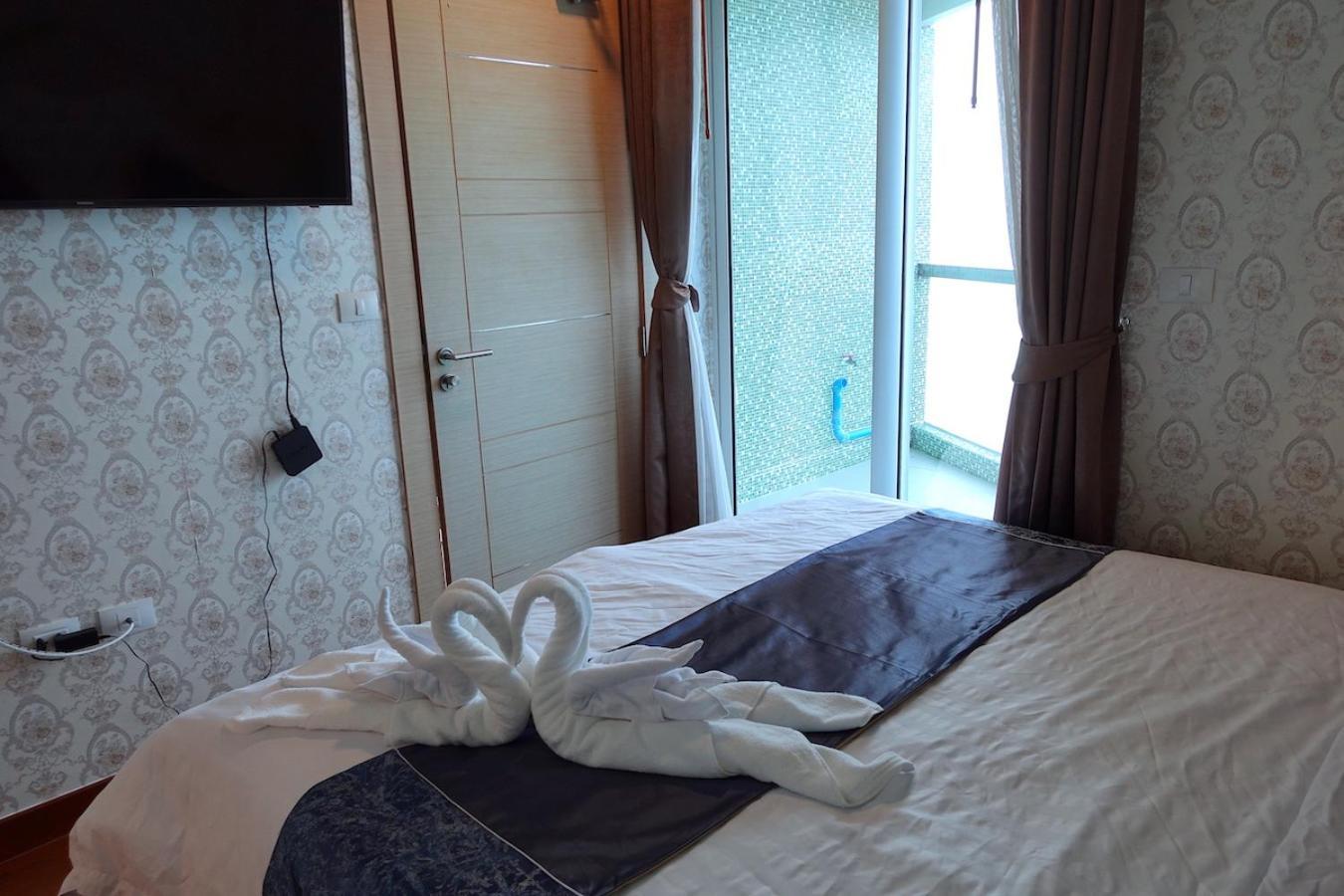 Oceanfront Luxury In With Private And Inifinity Pool - Not A 30 Day Minimum Pattaya