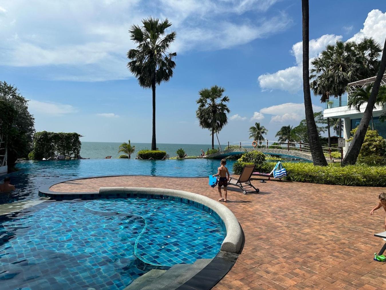 Oceanfront Luxury In With Private And Inifinity Pool - Not A 30 Day Minimum Pattaya
