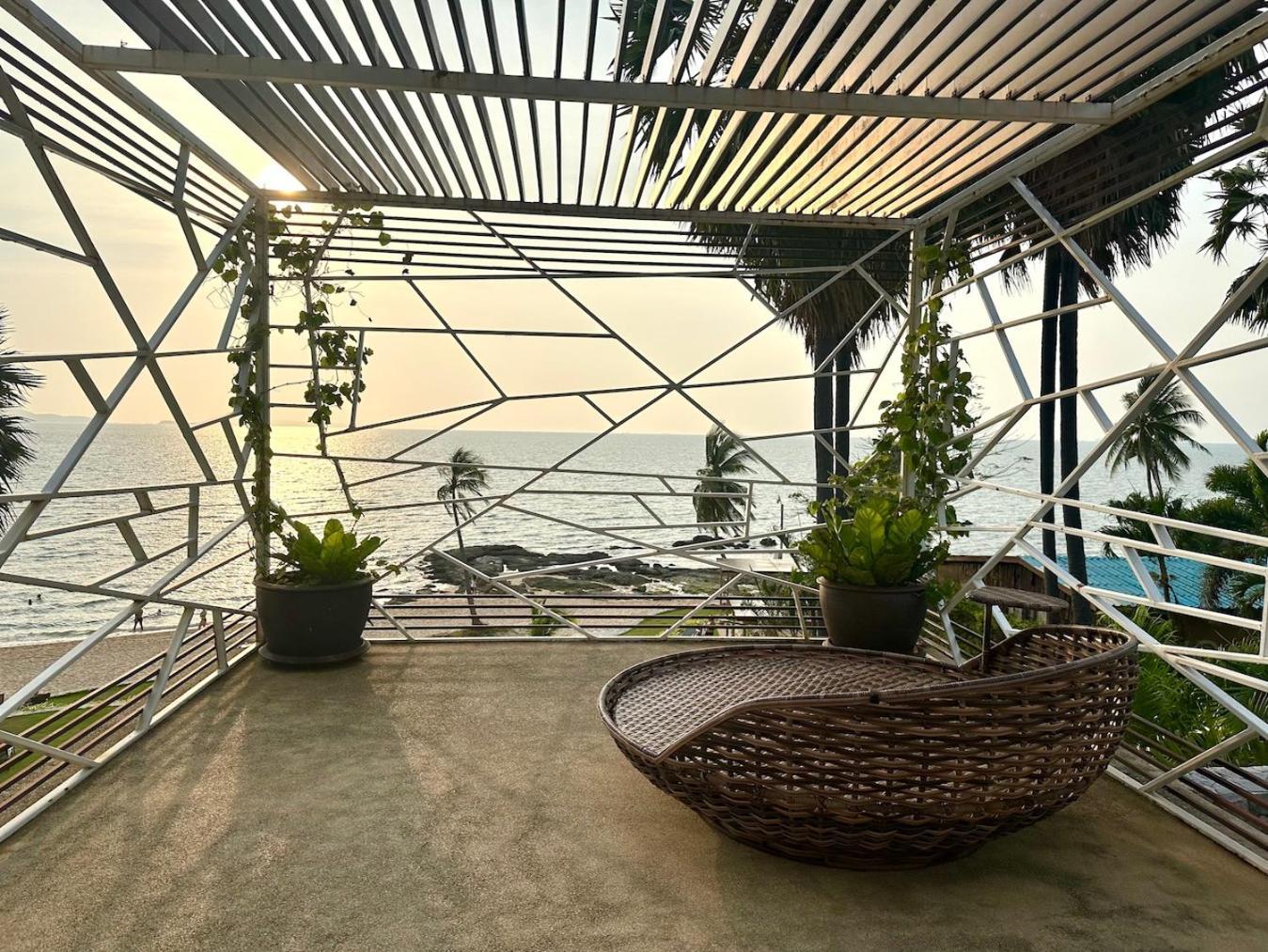 Oceanfront Luxury In With Private And Inifinity Pool - Not A 30 Day Minimum Apartment