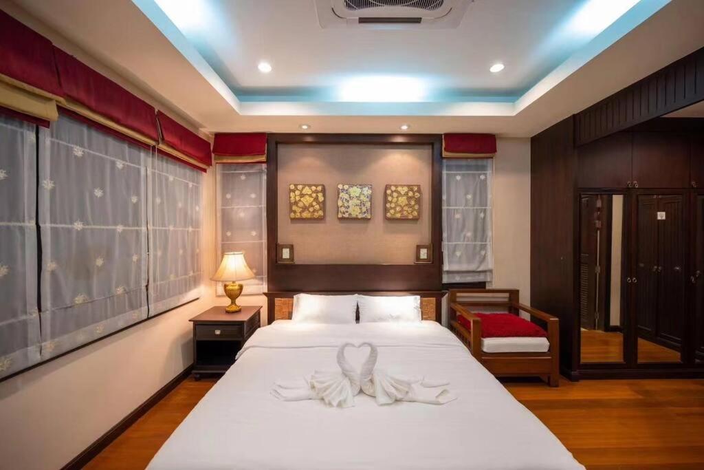 芭提雅市中心三臥室泳池別墅 * Pattaya