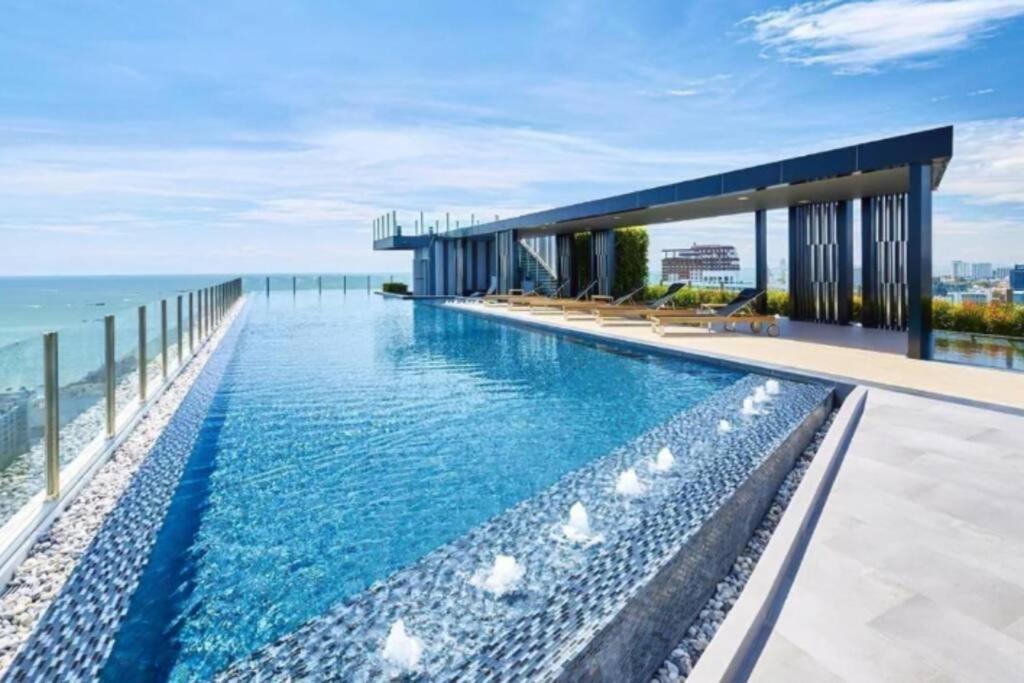 The Base Quiet With Infinity Pool & Free Netflix * Pattaya