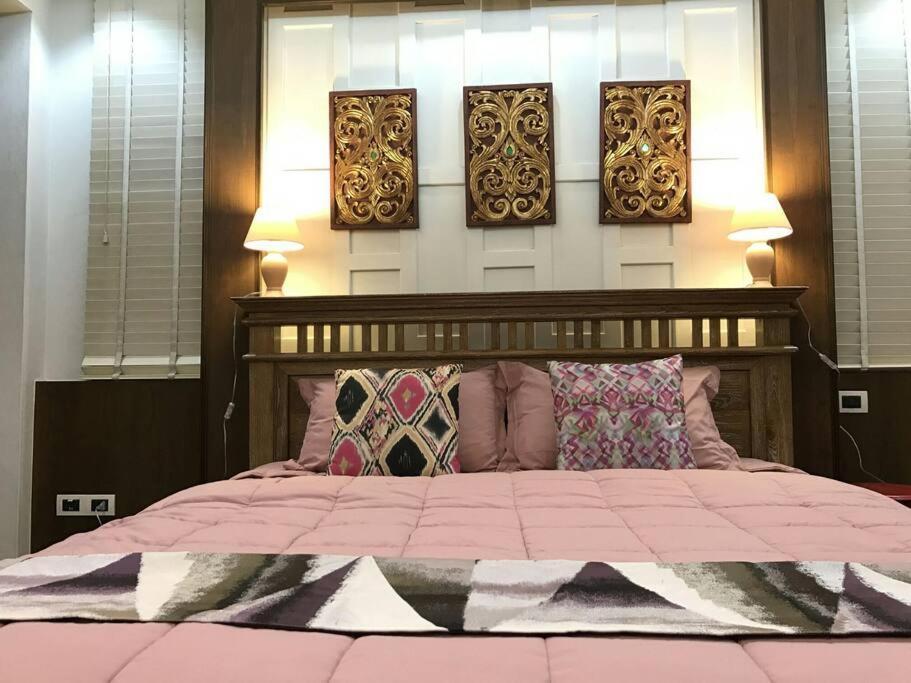Deluxe Pool Close To And Walking Street! Villa
