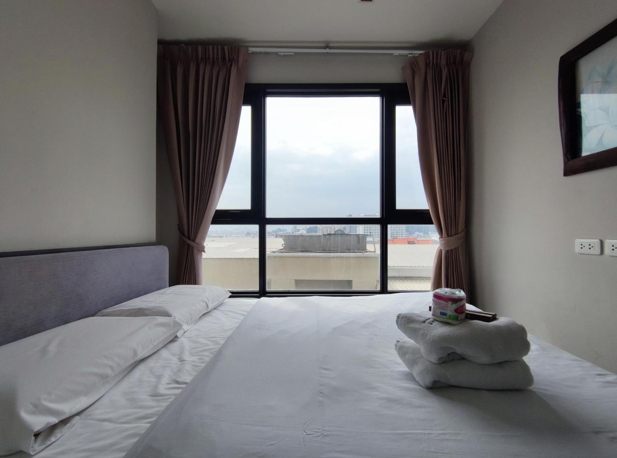 Sea View Rooftop Pool Apartment Pattaya