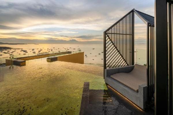 Downtown Chic Rooftop Pool #e651 * Pattaya