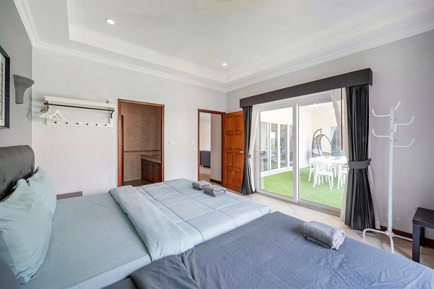 Majestic Pool 3 Bedrooms Private Beach * Pattaya