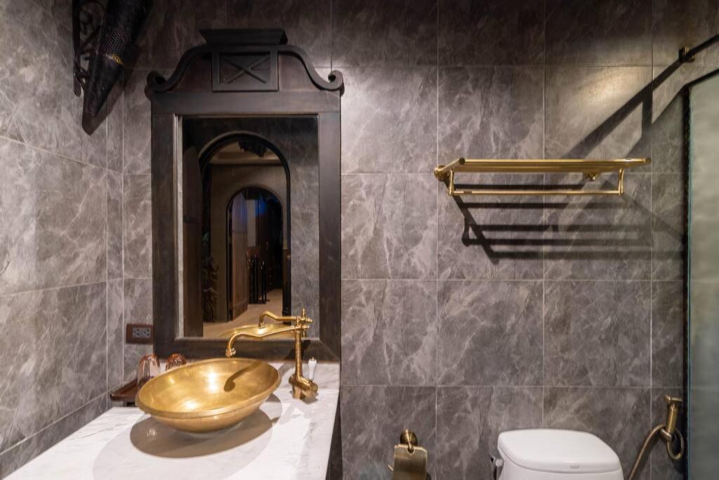 Apartamento The Castle Pratumnak Hill 6 Bedroom *
