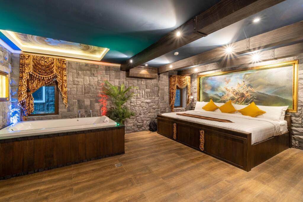 The Castle Pratumnak Hill 6 Bedroom Apartamento