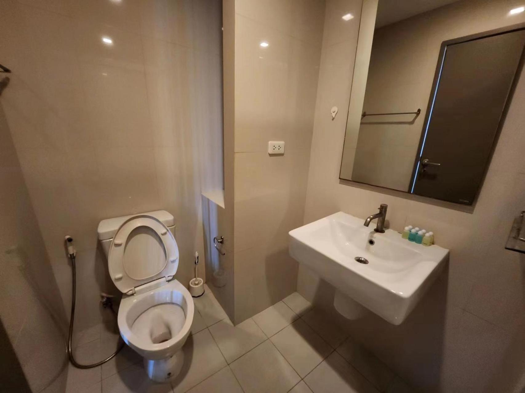 Apartment 泰国芭提雅thebase无边游泳池公寓 Pattaya