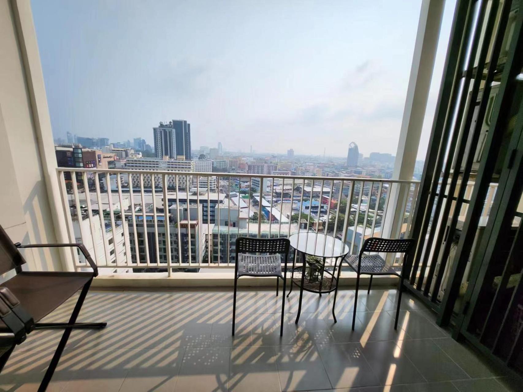 Apartment 泰国芭提雅thebase无边游泳池公寓 *