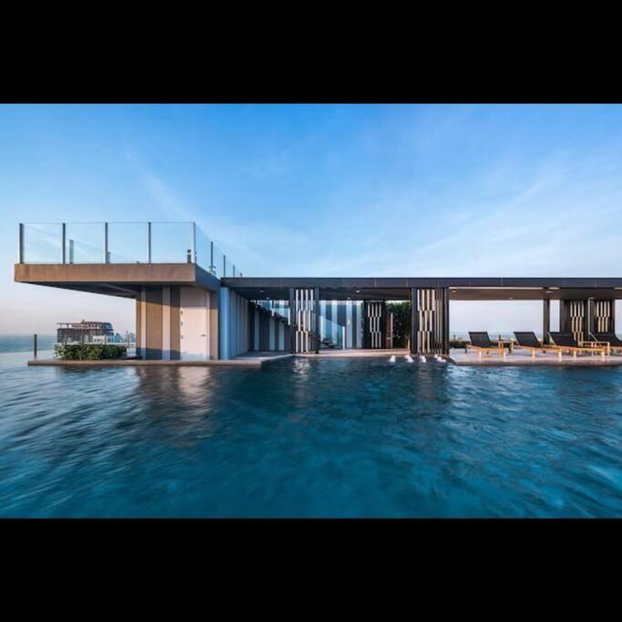 海景2居室芭堤雅市区the Base网红无边泳池紧邻中央商场 Pattaya