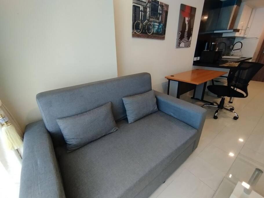 Grand Avenue Apartment