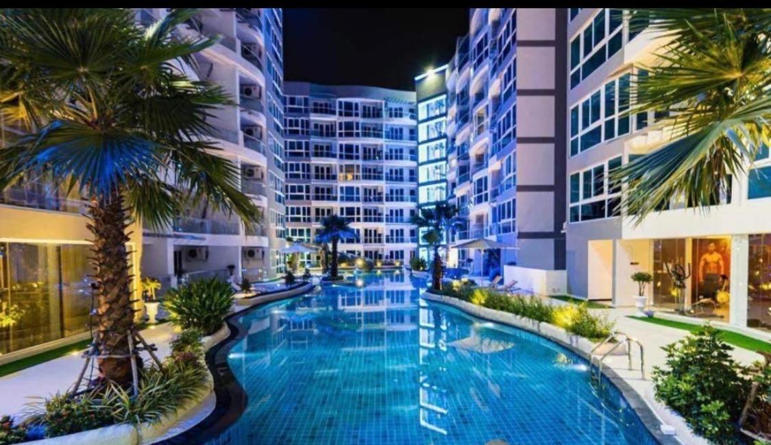 Large Deluxe Grand Avenue