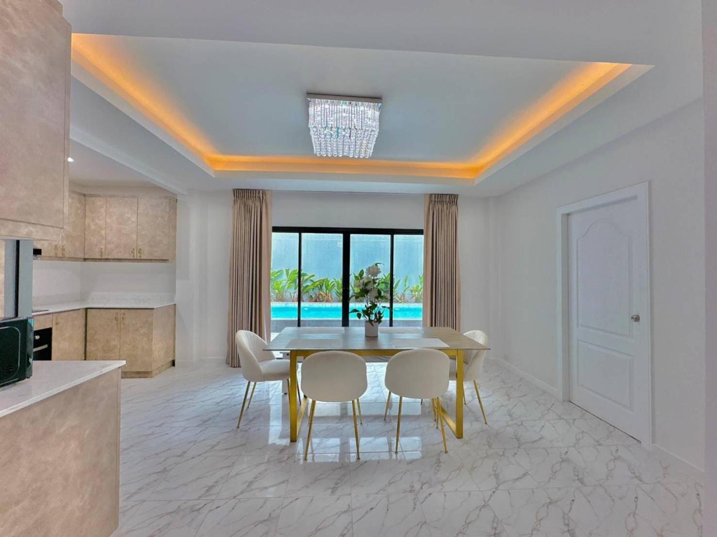 Turtles Cove 4 Bedroom Pvt Pool In City Center - Bonkot * Pattaya