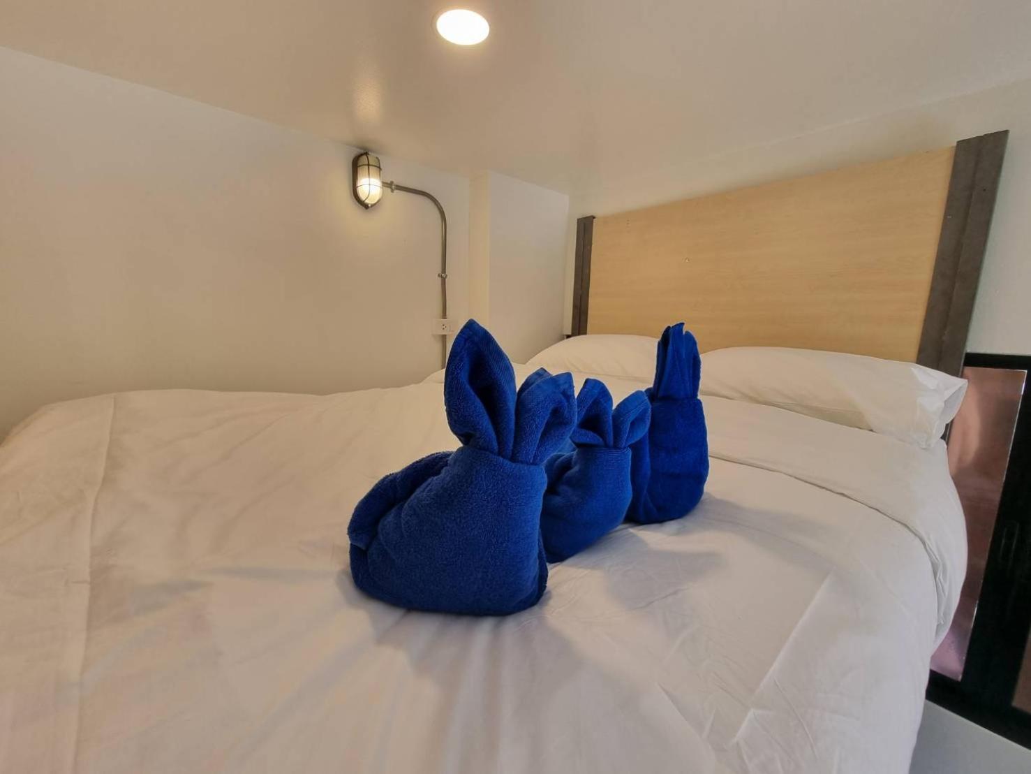7 Days Premium Hotel