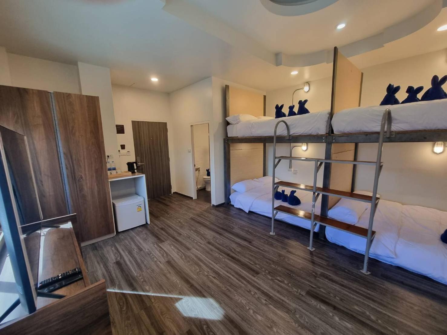Hotel 7 Days Premium
