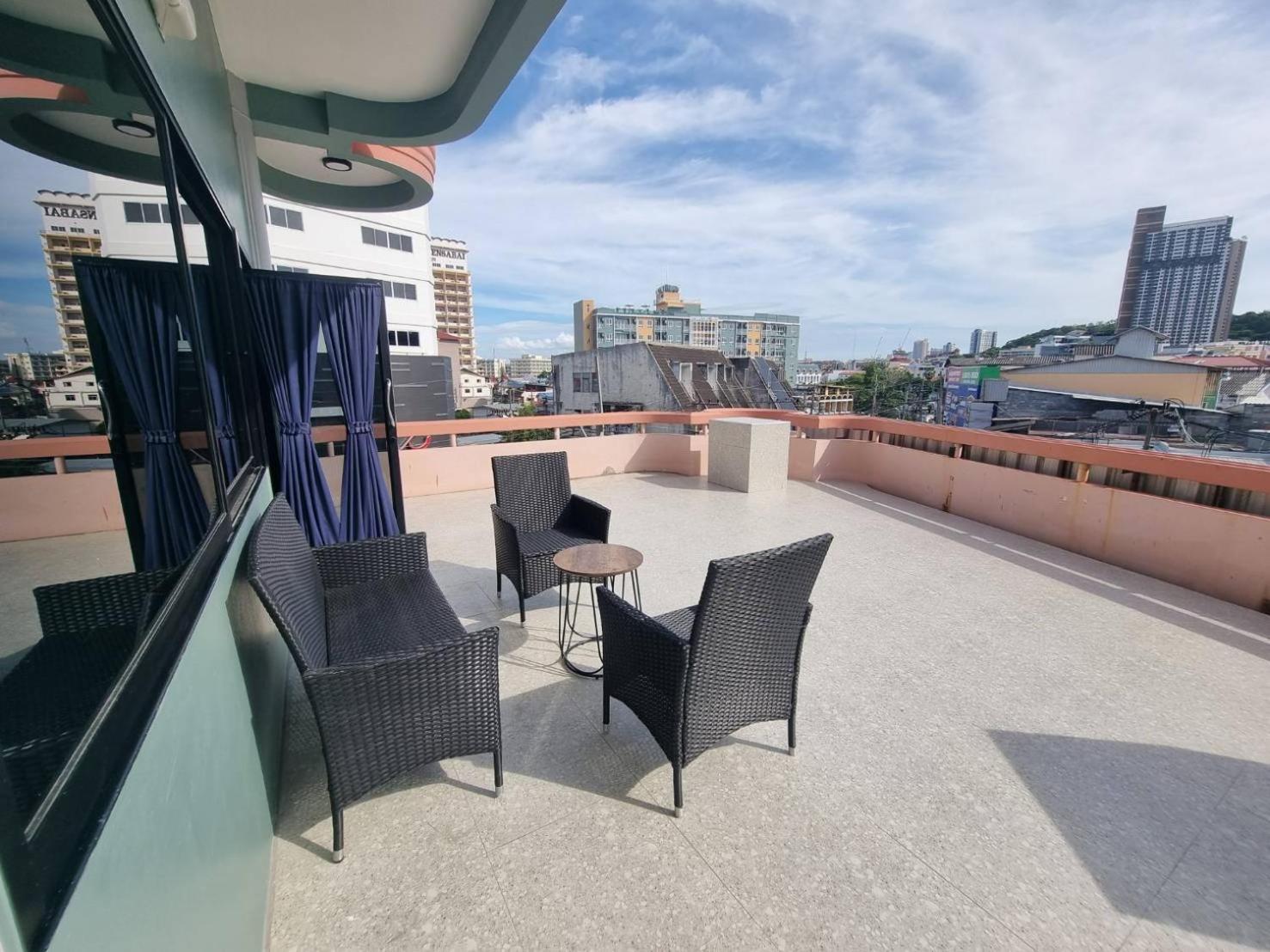 7 Days Premium Hotel