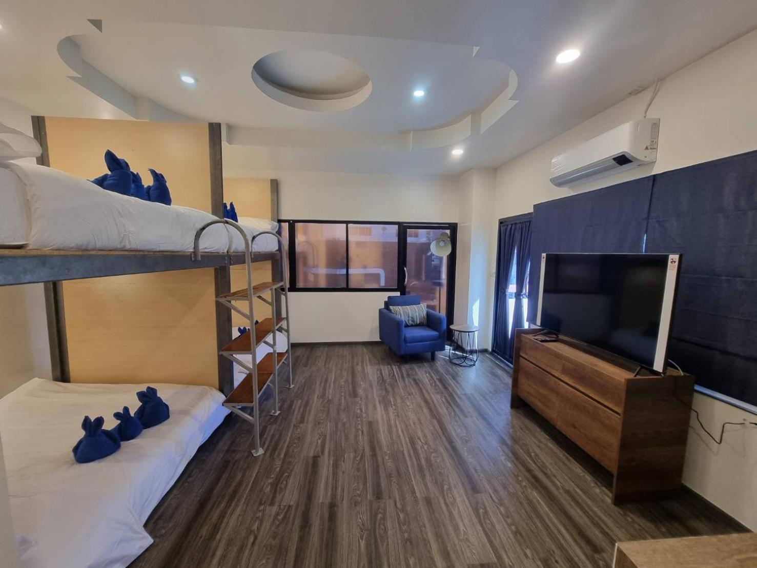 7 Days Premium Hotel