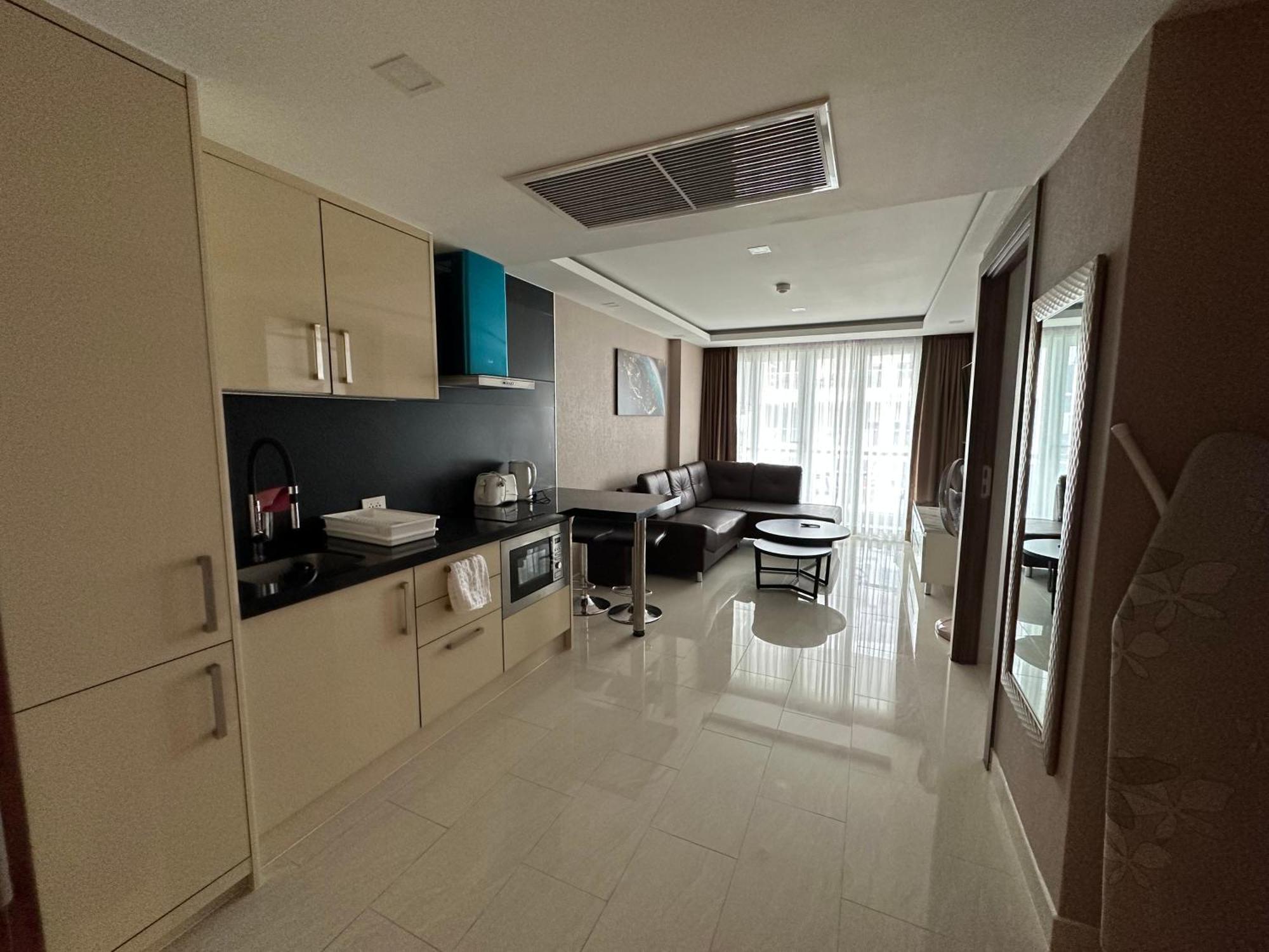 Large Deluxe Grand Avenue