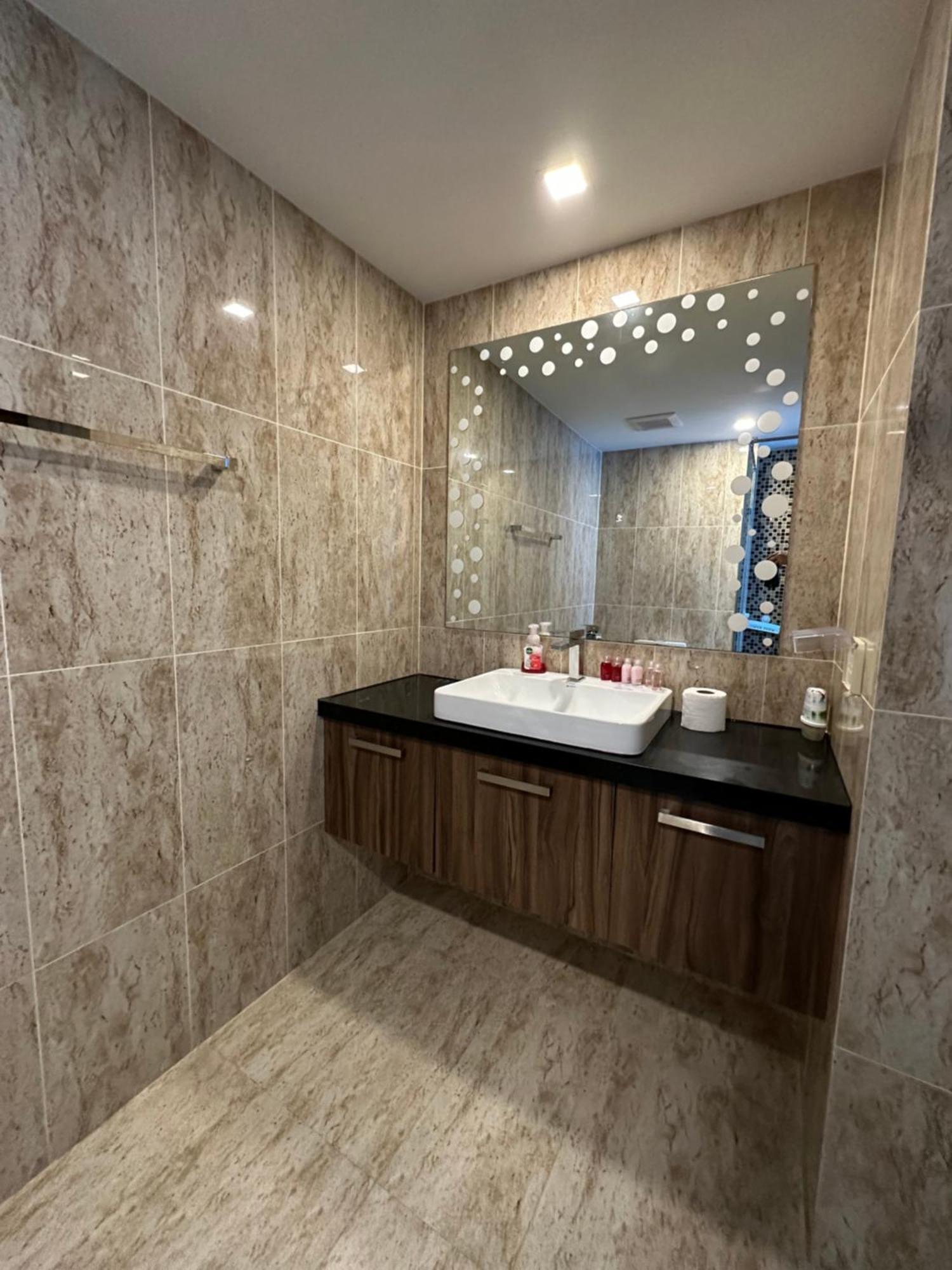 Large Deluxe Grand Avenue Pattaya