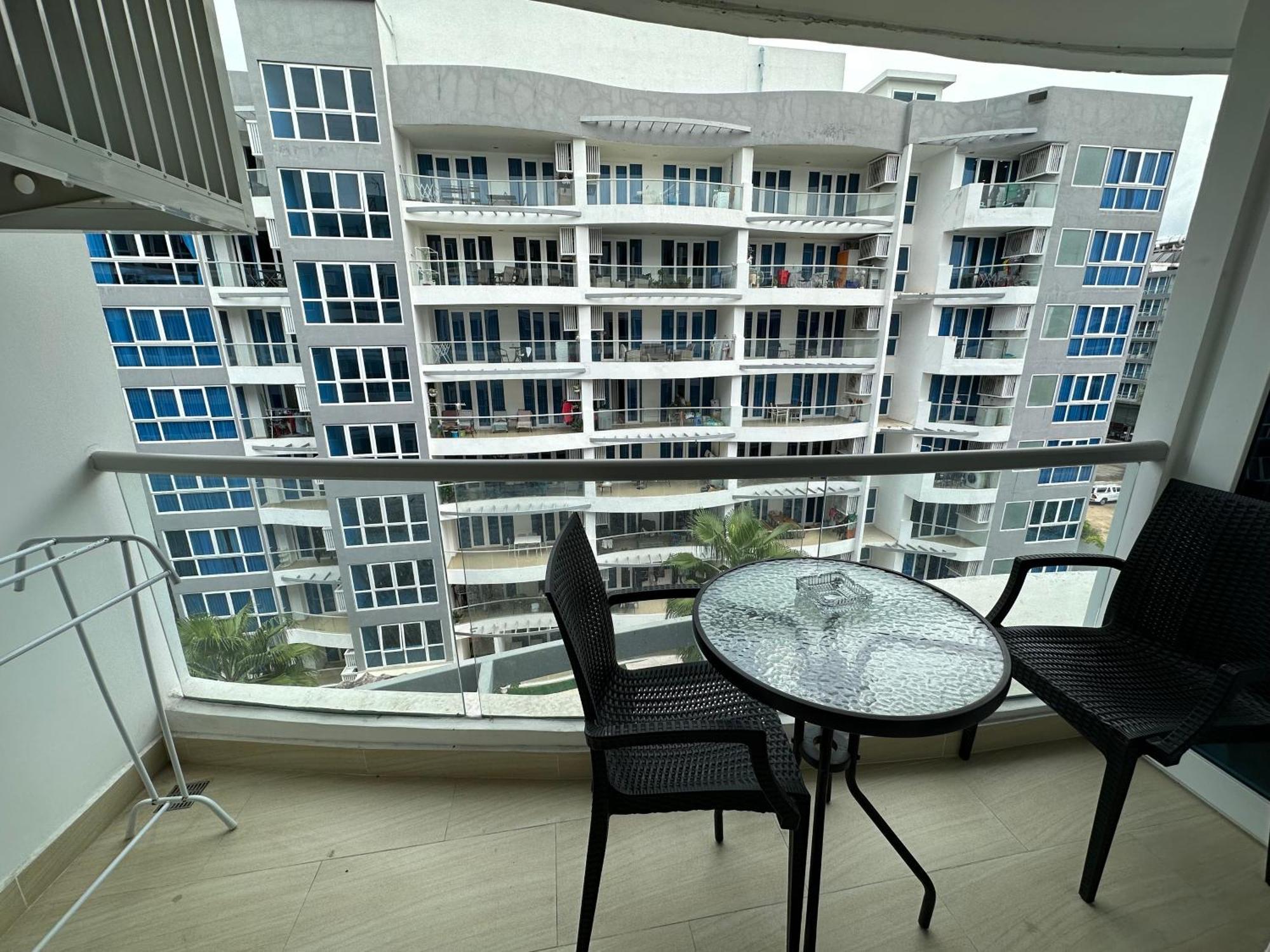 Large Deluxe Grand Avenue * Pattaya