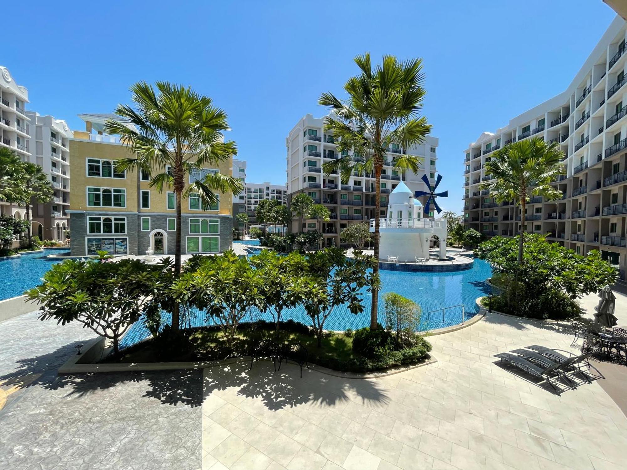 Exclusive Arcadia - Amazing Pools & Gardens, Gym, Sauna, Waterfalls, Jacuzzi, Fast Internet Apartamento Pattaya