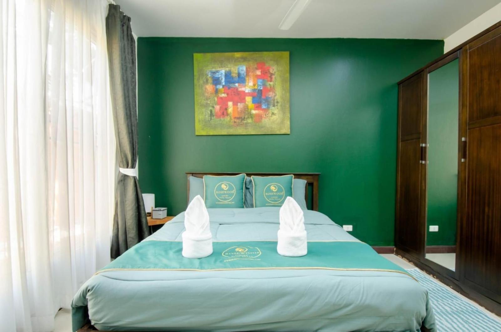 Villa Rosewood Pool 1 *