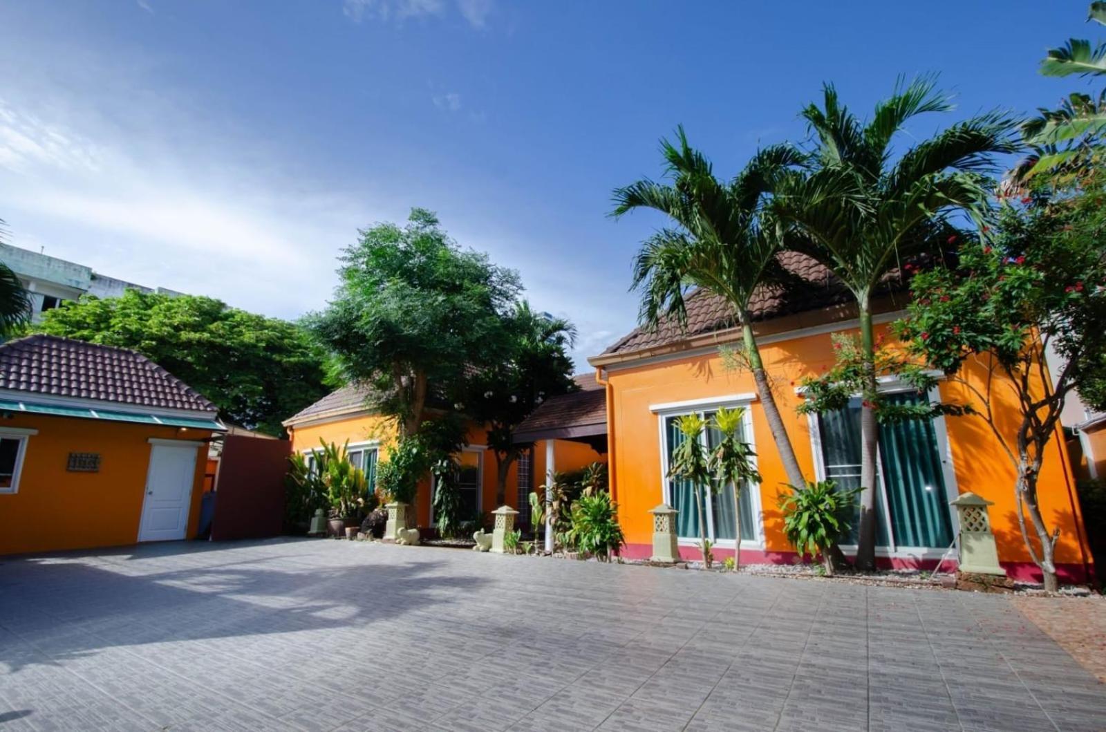 Villa Rosewood Pool 1 *