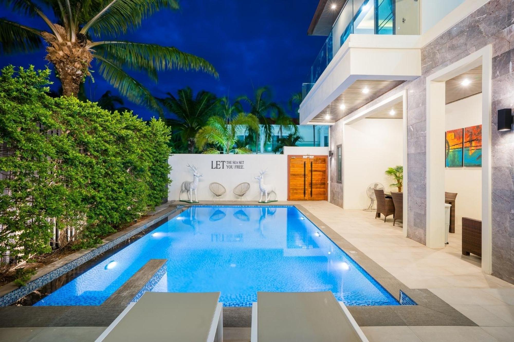 Hollywood Luxury Poolvilla Walking Street 4 Bedrooms Pattaya