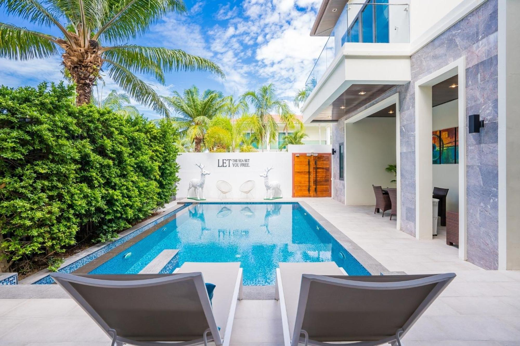 Hollywood Luxury Poolvilla Walking Street 4 Bedrooms Villa