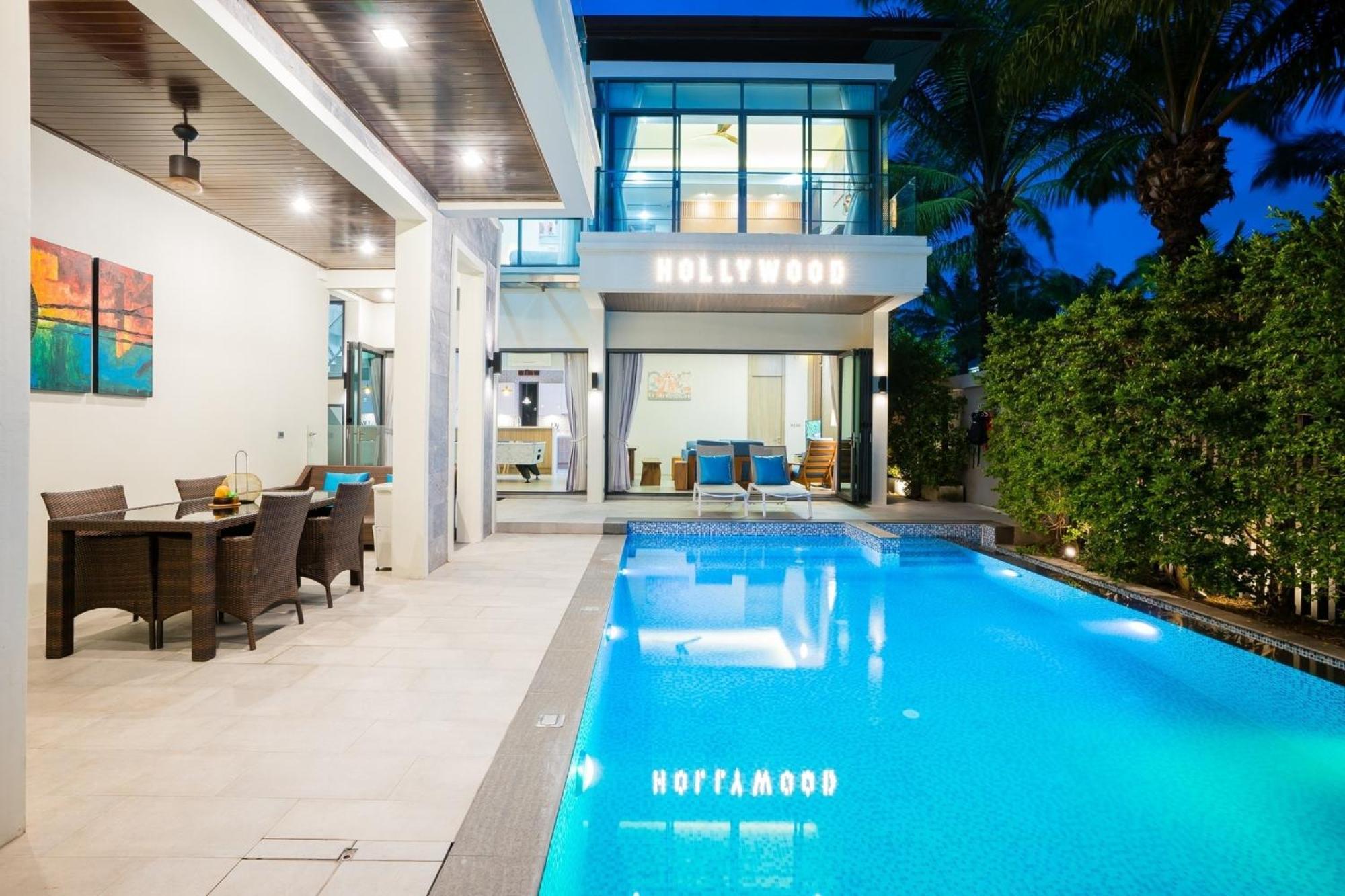 Hollywood Luxury Poolvilla Walking Street 4 Bedrooms Villa Pattaya