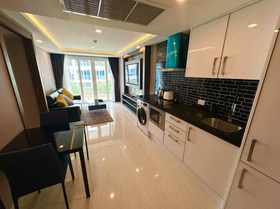 Large Luxury - Centre - Grand Avenue Residences, Pool View - 413 * Pattaya