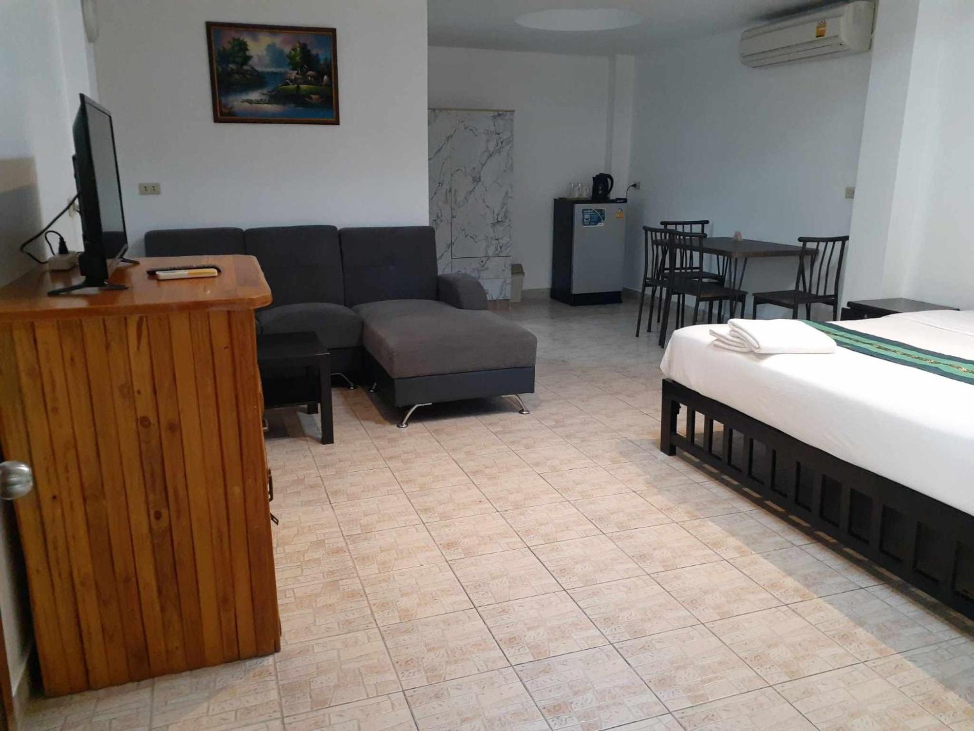 Phratamnak - 100 Mtr From The Beach Guest house