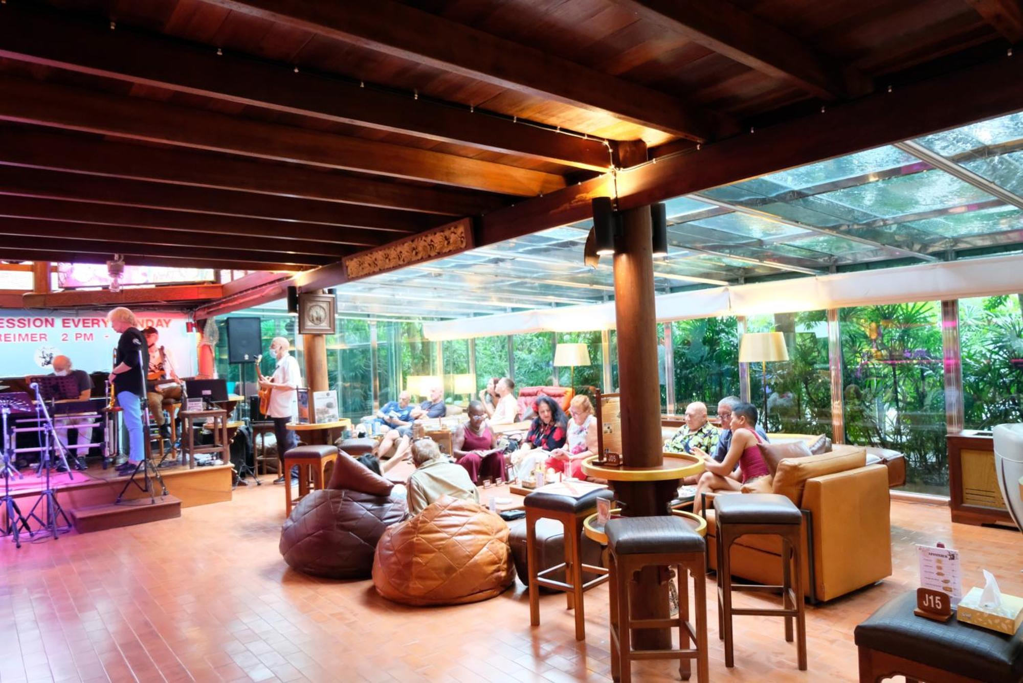 Sugar Hut & Restaurant 3*