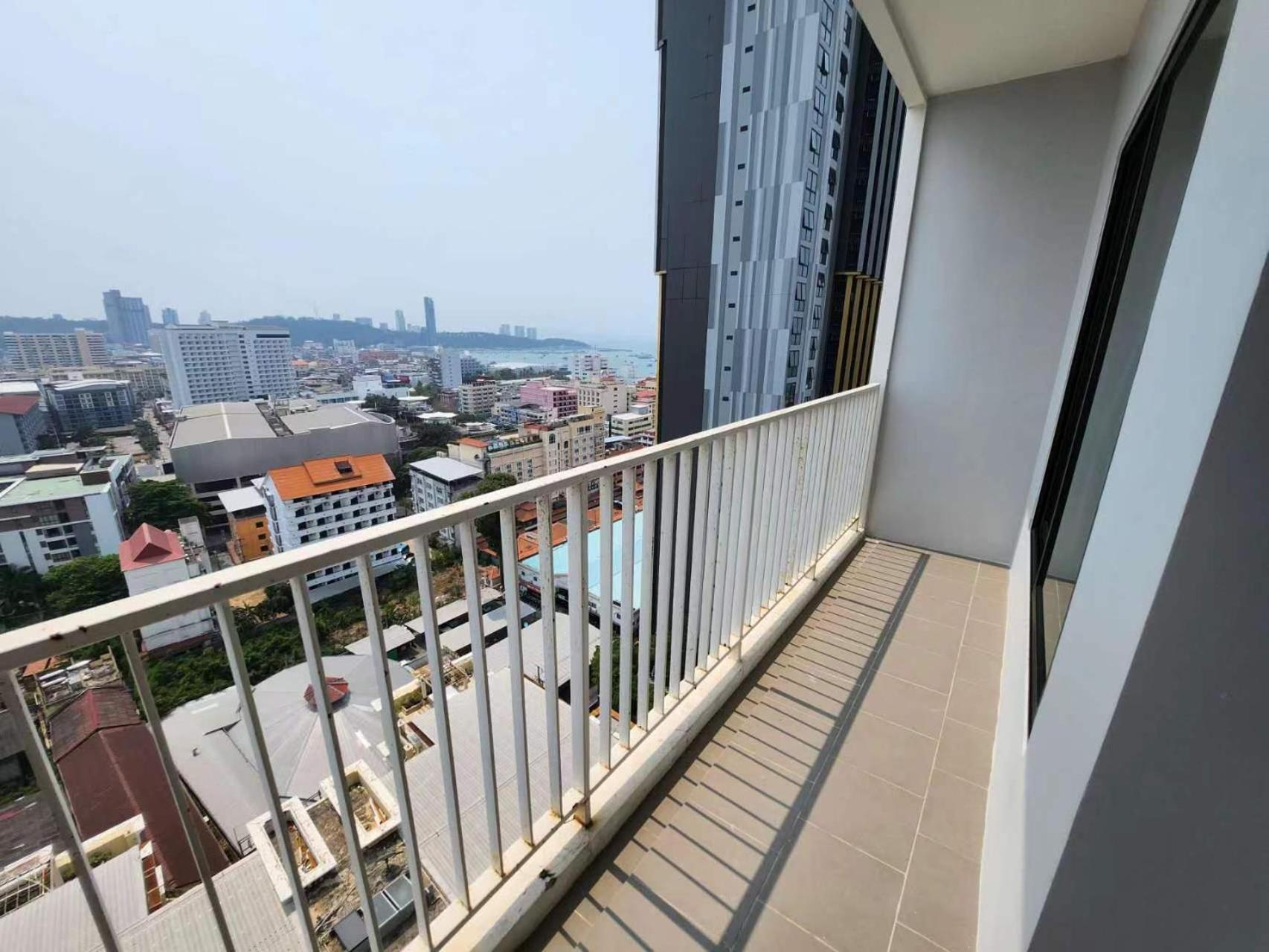 Apartment 泰国芭提雅thebase无边游泳池公寓 *