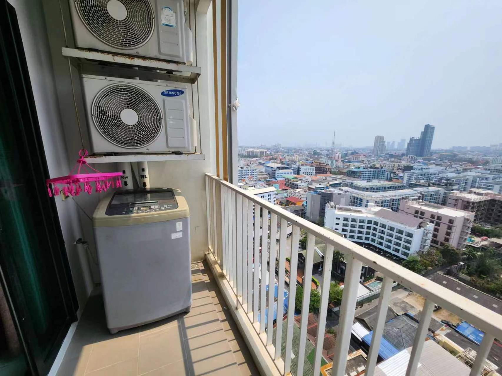 泰国芭提雅thebase无边游泳池公寓 Pattaya